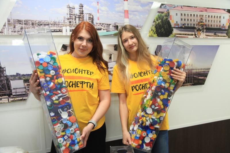 Люди, неравнодушные к проблемам своей земли: новокуйбышевские нефтепереработчики дарят вторую жизнь отслужившим вещам