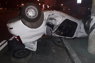 Перевернулся и влетел в столб: в Тольятти молодой водитель устроил жесткую аварию