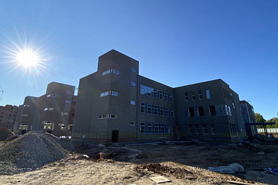 В строящейся школе на Мехзаводе началась внутренняя отделка