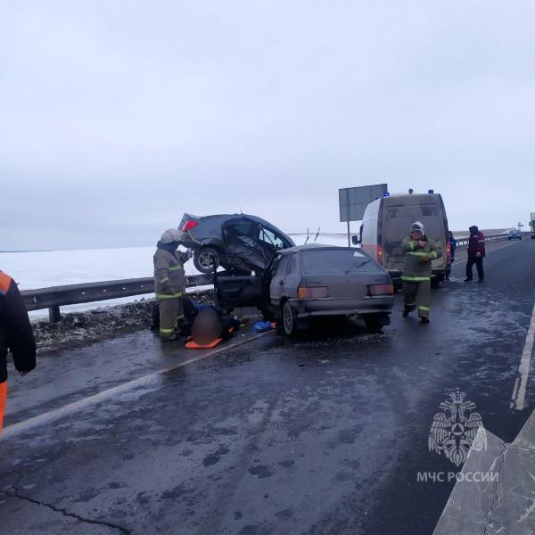 Смерть на трассе: в Самарской области 11 февраля столкнулись две легковушки