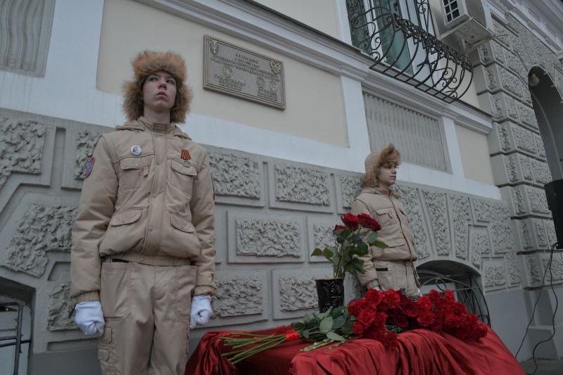В Самаре торжественно открыли мемориальную доску всемирно известным разведчикам