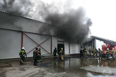 В Тольятти горели 300 "квадратов" холодильного склада