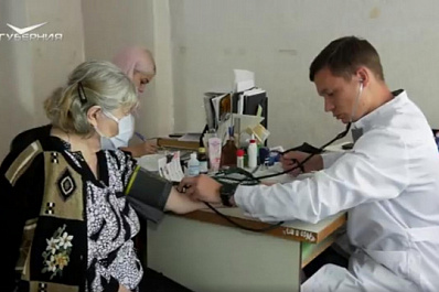 Самарские врачи помогают жителям города Снежное