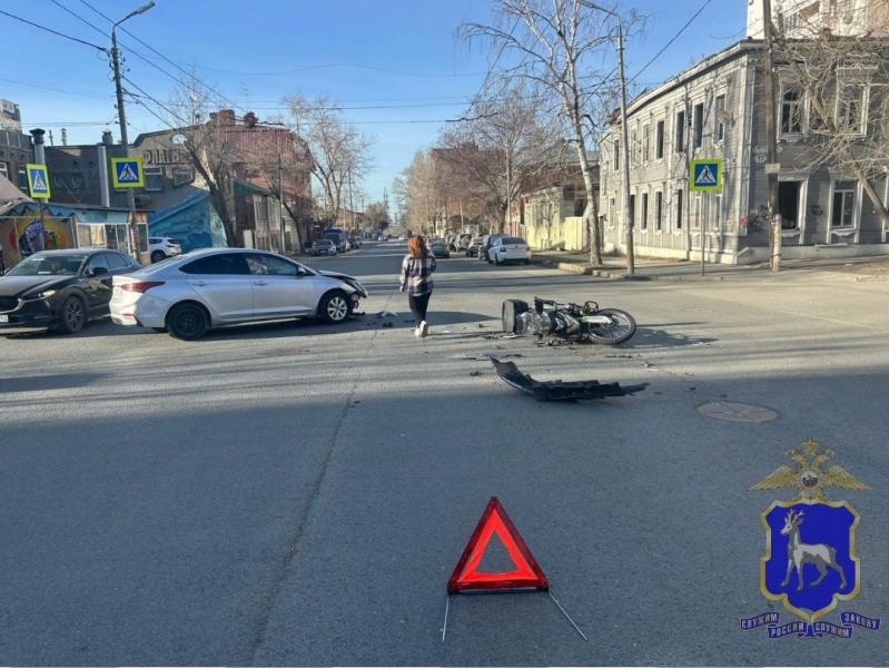 В Самаре утром 4 апреля мотоциклист пострадал в ДТП с иномаркой