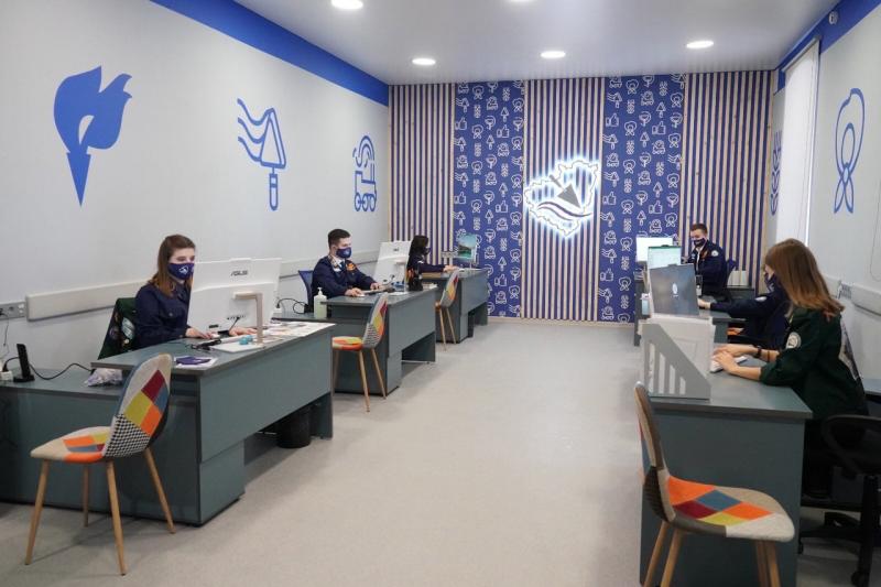 Дмитрий Азаров встретился с бойцами регионального штаба студенческих отрядов