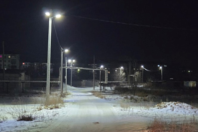 В Чапаевске на улице Толстого установили освещение и благоустроили дорогу 