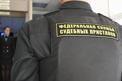 В Тольятти агрессивная группа людей пыталась прорваться в здание суда