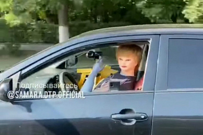 Самарцы заметили на дорогах города куклу за рулём иномарки