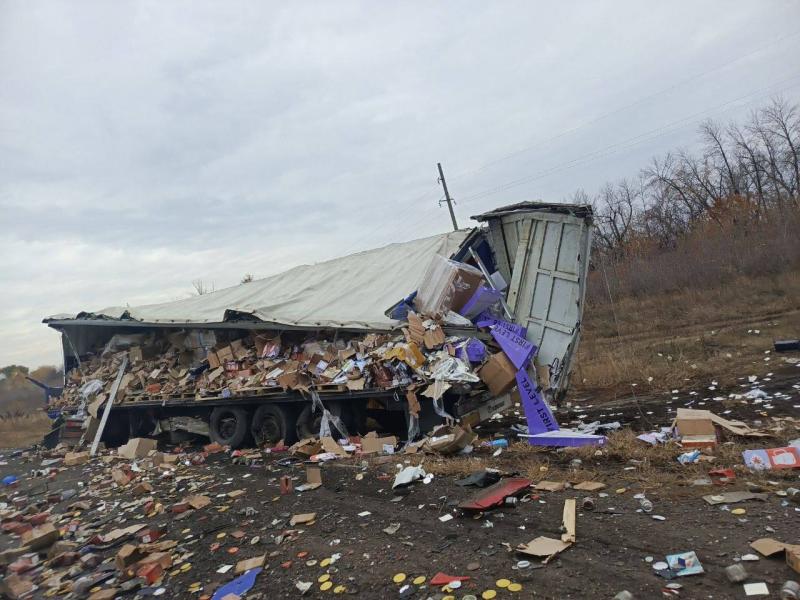 В Самарской области 18 октября столкнулись грузовики КамАЗ и "Вольво"