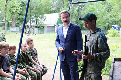 Дмитрий Азаров проверил ход летней оздоровительной кампании