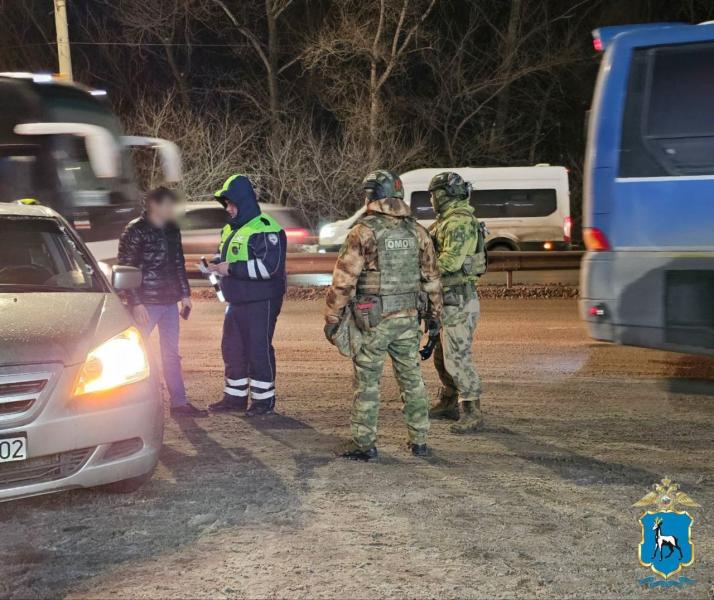 В Самаре иностранцы-нарушители прятались в подсобках и делали ставки на спорт