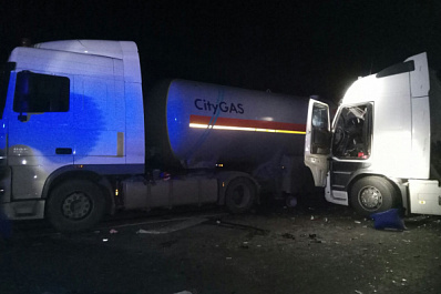 31 октября мужчина погиб в ДТП с газовозом и фурой в Самарской области