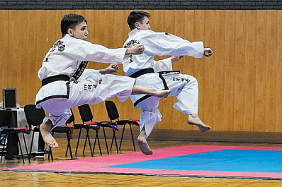 Самарские тхэквондисты взяли 16 золотых наград на международных соревнованиях 