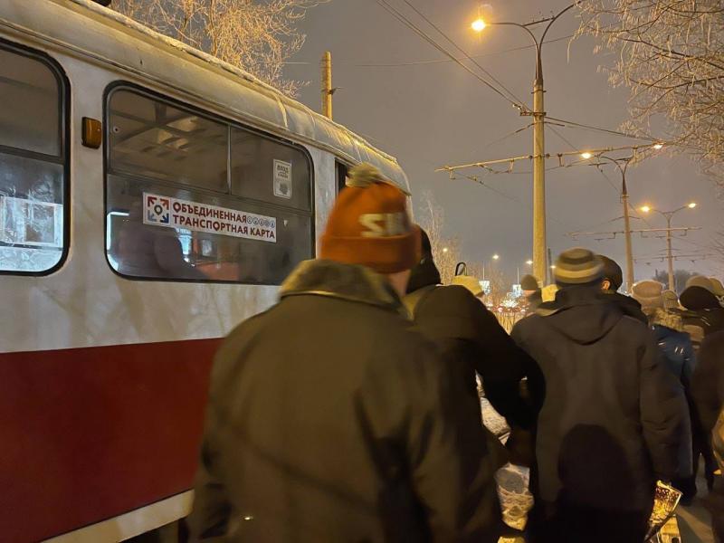 "Отвалились рога": в Самаре в районе Госуниверситета на Ново-Садовой встали трамваи