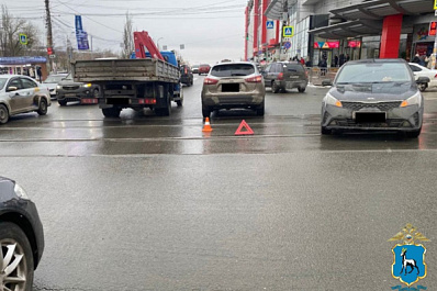 В Самаре на улице Авроры столкнулись две легковушки