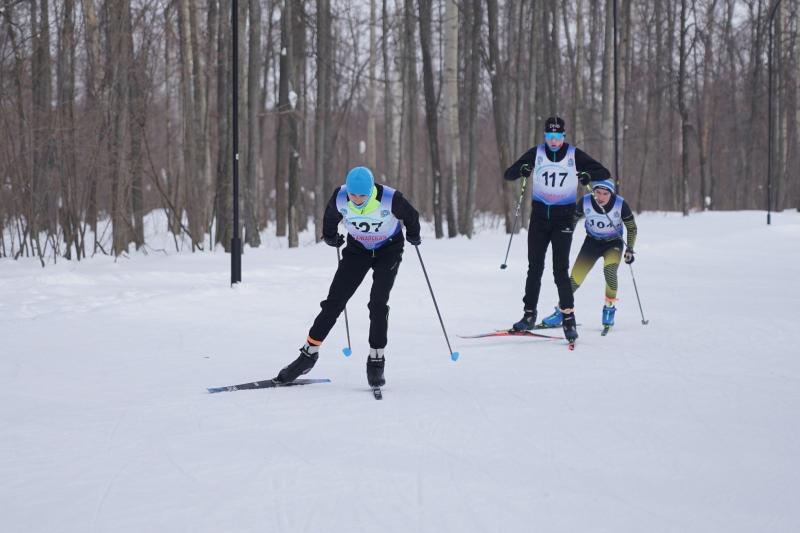 На трассах "Чайки" завершились областные соревнования по лыжным гонкам на призы газеты "Волжская коммуна"