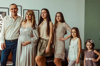 "Вдохновляю на многодетность": мама пяти дочек из Тольятти поделилась семейными лайфхаками