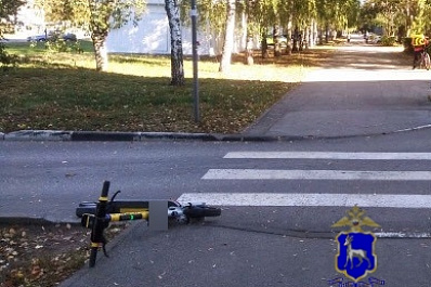 В Тольятти "Веста" сбила 13-летнего подростка на электросамокате на парковке ТЦ