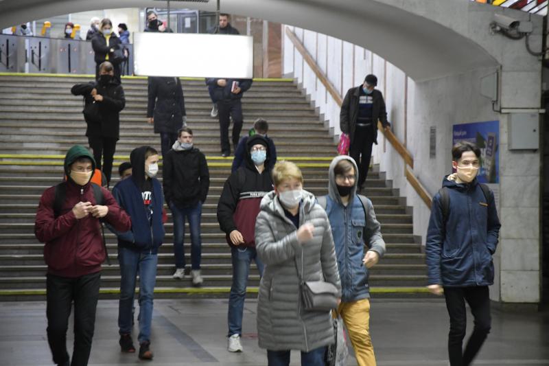 Масочный режим в России надеются снять в 2021 году