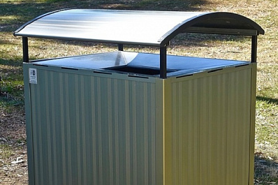 В Самаре мать засунула ребенка в мусорный бак в поисках еды