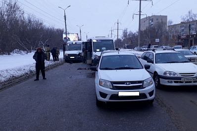 Два автобуса и две легковушки столкнулись в Тольятти