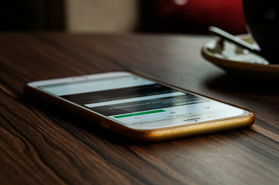 "Почистила" телефон и кошелек: в Самарской области племянница обманула 66-летнего дядю