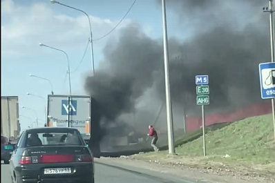 В Самарской области на ходу у фуры загорелись колёса