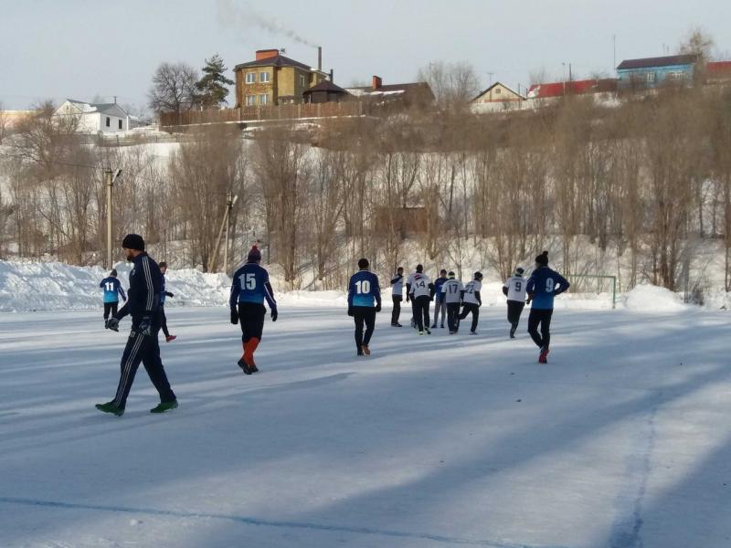 Мороз не помеха: в селе Богатое прошли соревнования по зимнему футболу