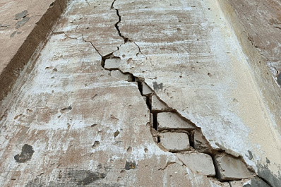 Жители Мехзавода просят переселить их из горевшего аварийного дома