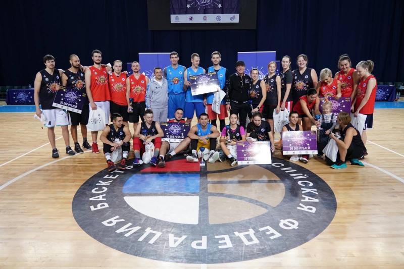 Дмитрий Азаров наградил победителей и призеров турнира по баскетболу 3х3 "BasketNights"