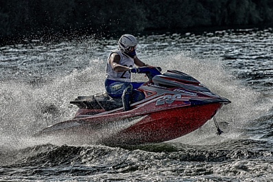 В Самаре на Волге столкнулись два гидроцикла с тремя пассажирами