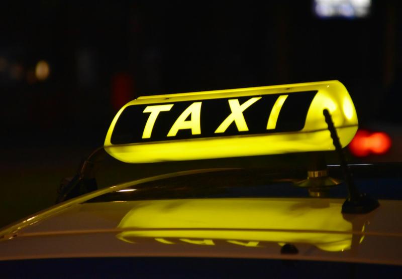 В Тольятти таксист избил пьяного пассажира битой