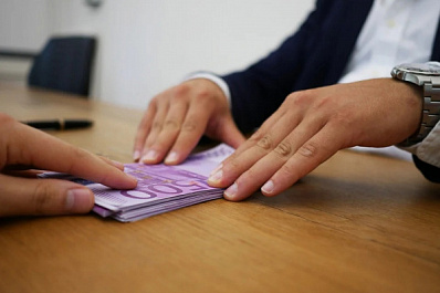 В Госдуме предложили микрофинансовым организациям проверять всех своих клиентов