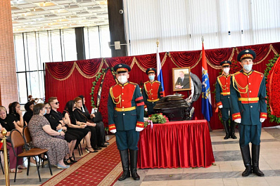 В Самарской области простились с заместителем председателя Правительства Александром Карпушкиным