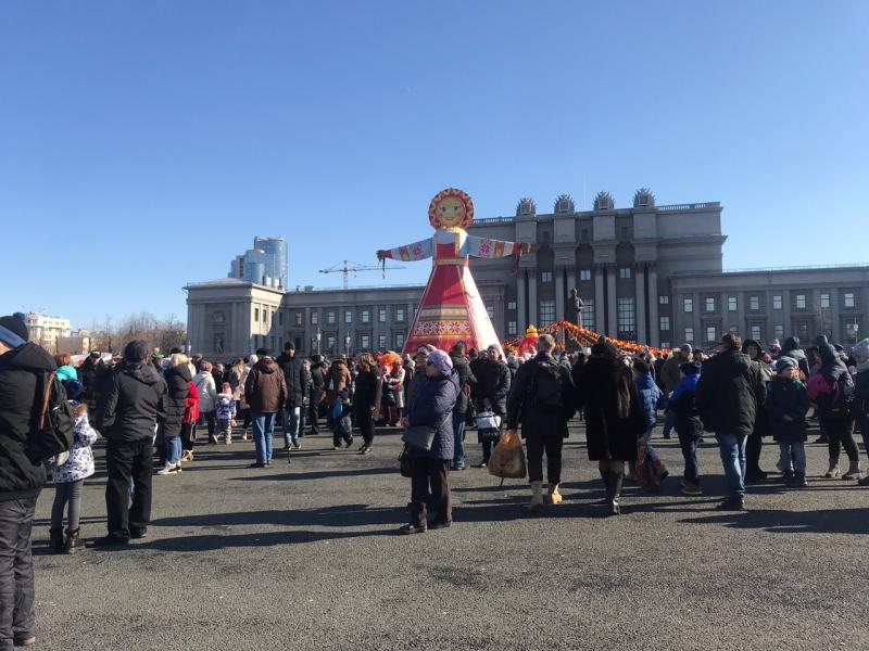 С блинами да песнями: в Самаре прошли масленичные гуляния