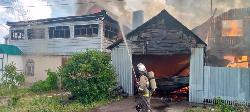 В Кинеле 7 июня тушили три жилых дома