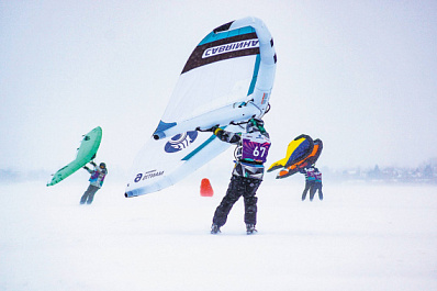 Унесенные ветром: как прошел главный старт зимнего парусного сезона на Жигулевском море