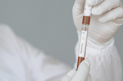 Вирусолог Нетесов заявил о продолжительности пятой волны COVID-19 до четырех месяцев