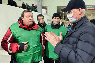 Николай Ренц поблагодарил добровольцев за помощь при встрече жителей Донбасса