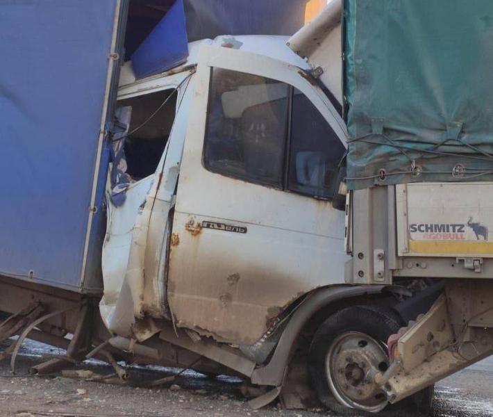 На трассе в Самарской области 17 сентября столкнулись три грузовика