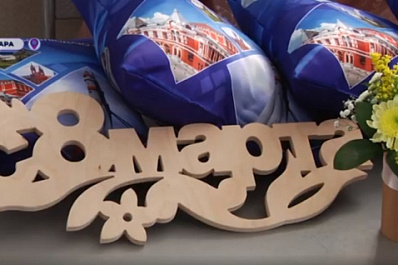 В Самаре поздравили начинающих автоледи с наступающим 8 Марта