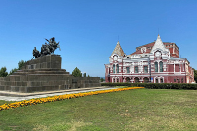  Дмитрий Азаров обсудил с директором самарского драмтеатра планы развития учреждения