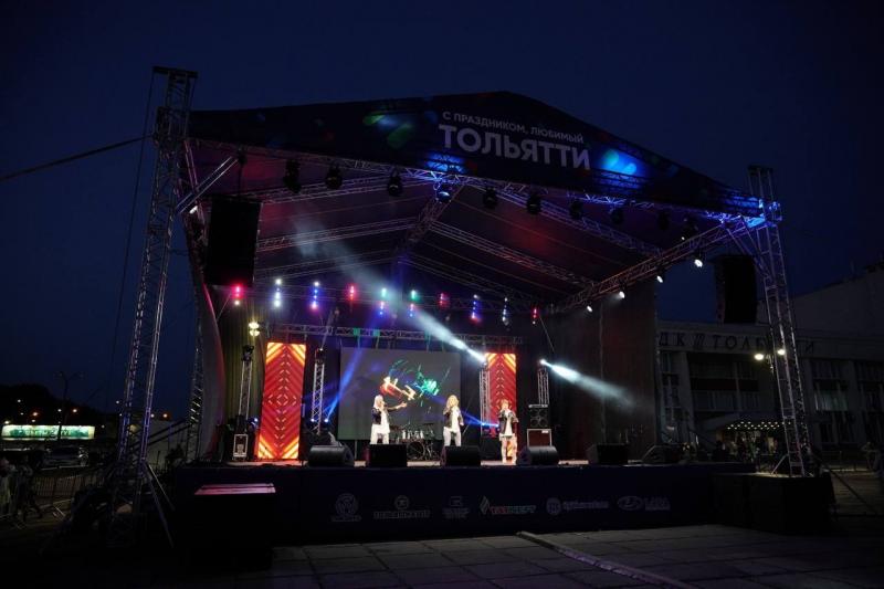 В День города губернатор поздравил жителей всех трех районов Тольятти с праздником