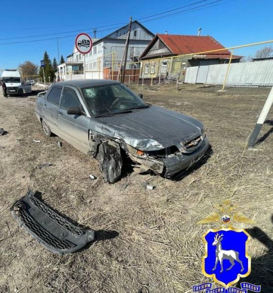 В Самарской области 28 марта в аварии с двумя "Ладами" пострадала женщина