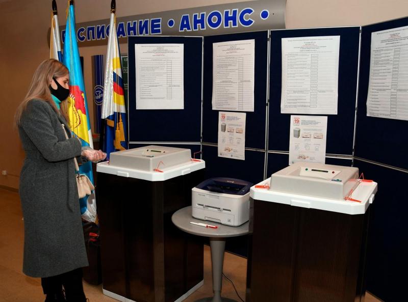 В России начали подводить итоги первого дня голосования