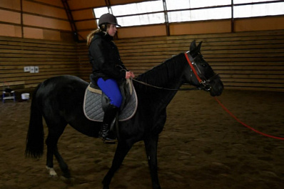 Иппотерапия: конный клуб Волжского района улучшает условия обучения людей с ОВЗ