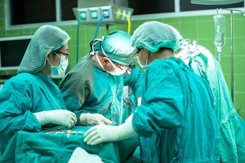 20-сантиметровую опухоль удалили из груди новосибирские медики