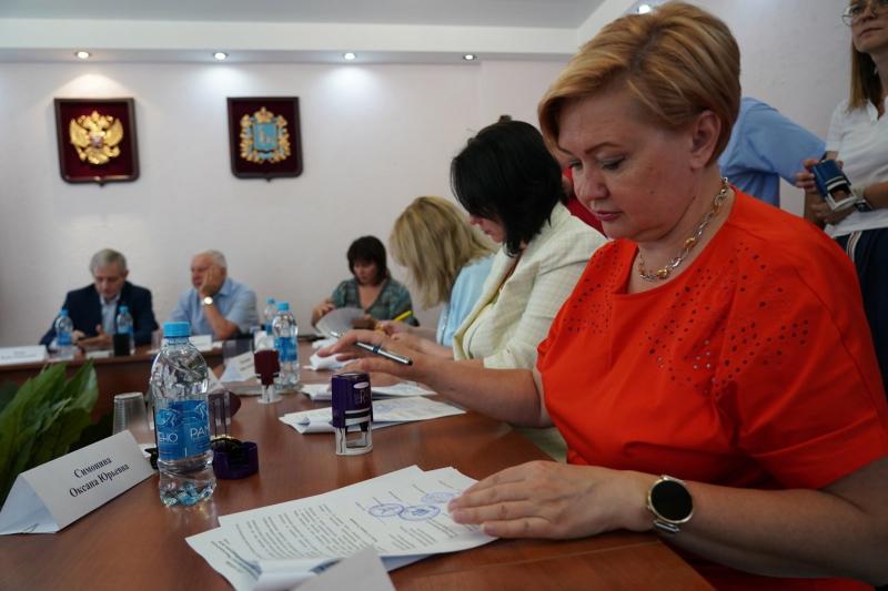 В Общественной палате Самарской области подписали соглашения о сотрудничестве на выборах