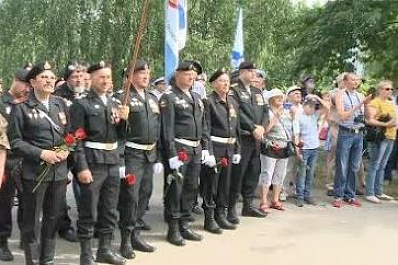 В Тольятти открыли памятный знак в виде якоря