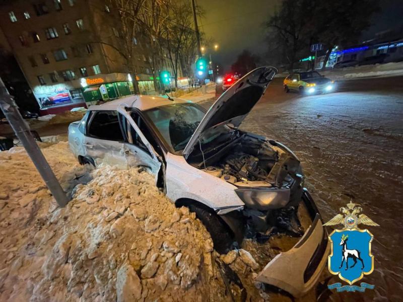 В Тольятти в аварии с двумя легковушками пострадали 3 человека 